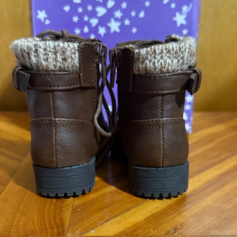 Kids Size 7M Brown Abigail Boots - Picture 7 of 11